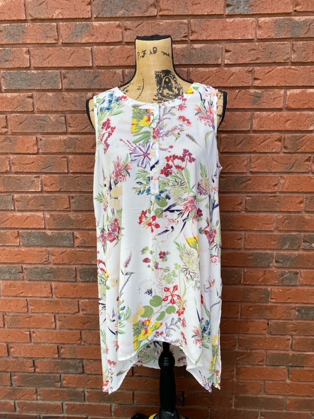 White Floral Sleeveless Tunic Top L